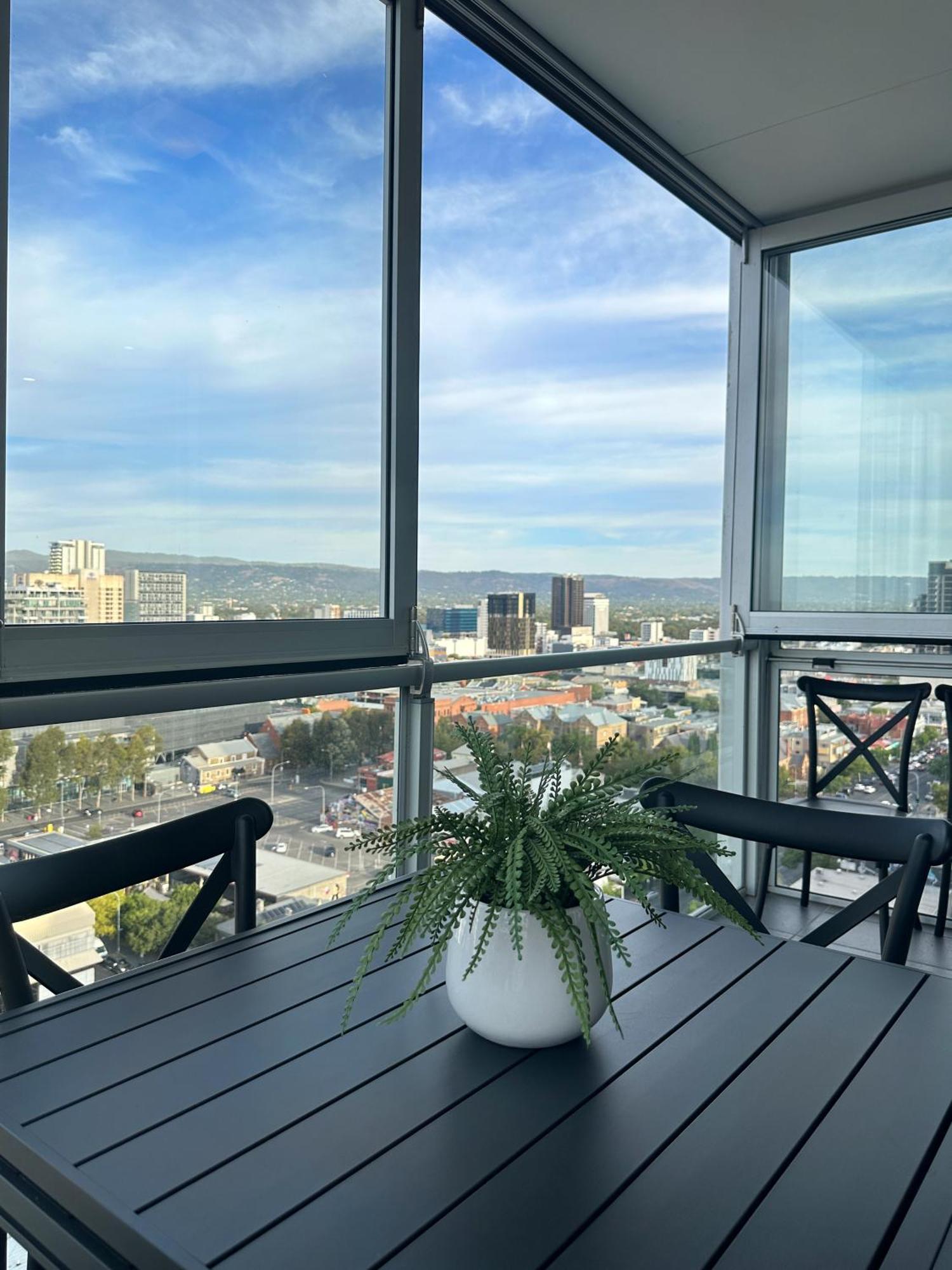 Penthouse View Apartment Luxury Cbd Penthouse Sleeps 6 Balcony Spa Access 애들레이드 외부 사진